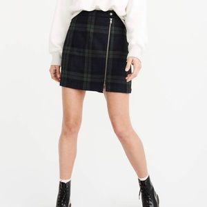 Abercrombie plaid front side zip mini skirt